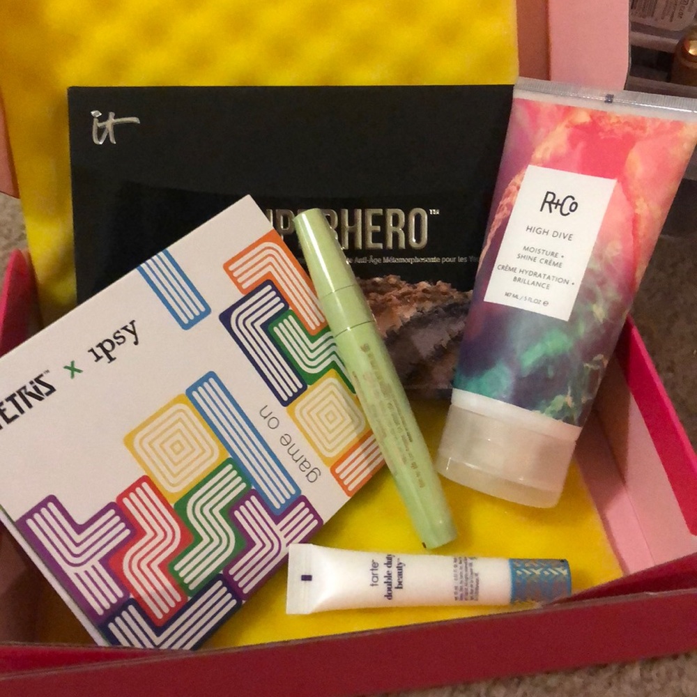Makeup lot! Ipsy x Tetris and It cosmetics
